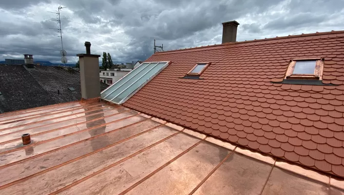 Energetische-Dachsanierung-Denkmalschutz_Hebelstrasse-Basel-v5__FillWzcwNiw0MDBd.jpg