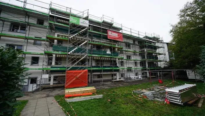 Photovoltaikanlage-Dachsanierung-_Wohngenossenschaft-Niederholz-Riehen-v6__FillWzcwNiw0MDBd.JPG